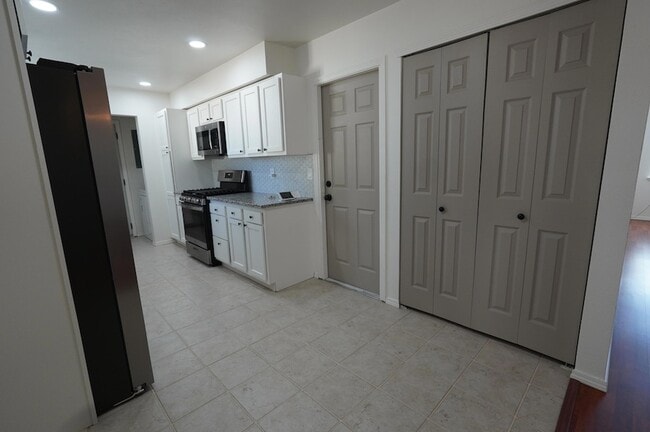 Building Photo - 6501 Dungan St NE