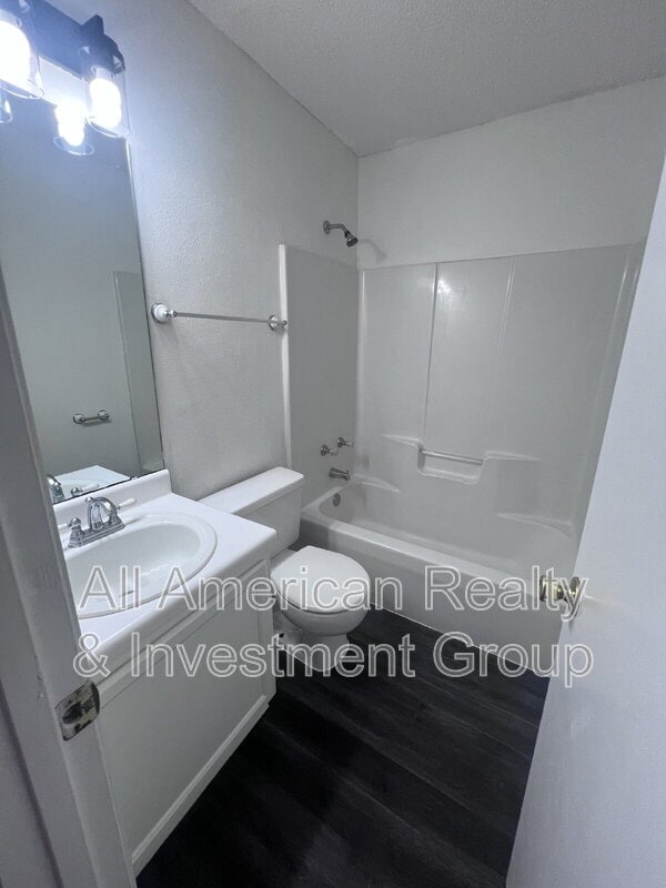 Building Photo - 1721 Colonial Ct