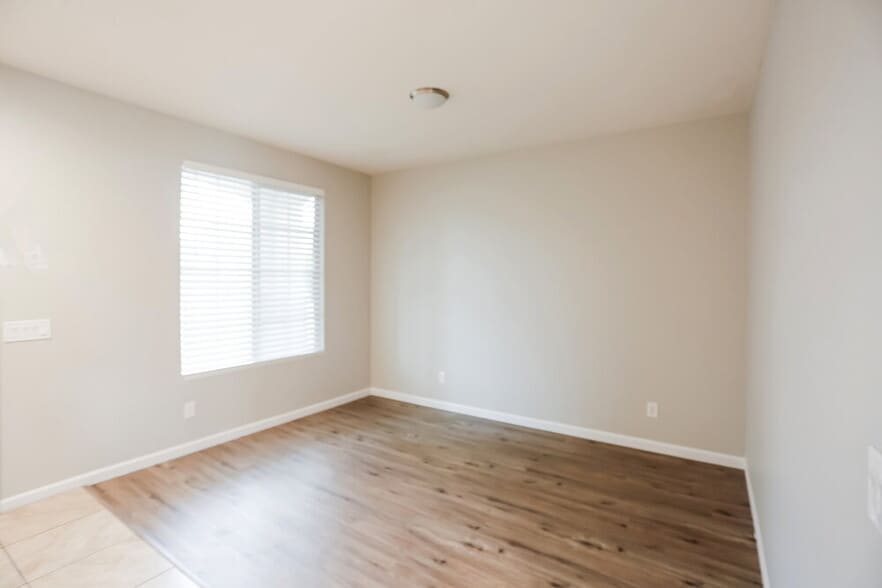 Building Photo - 7213 W Jones Ave