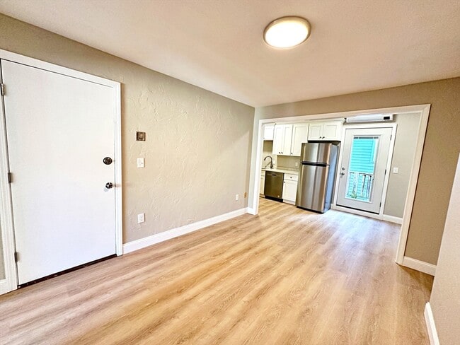 Building Photo - 89 Cottage St