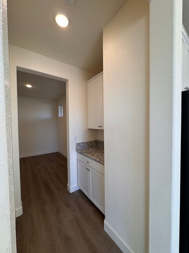 Building Photo - Brand-New 2026 Construction | 3-Bedroom | 2.5-Bath | 3-Car Tandem Garage-Lesley Reilly Property
