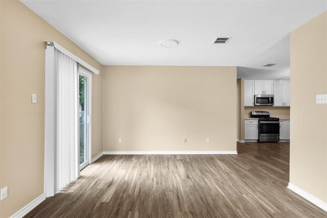 Building Photo - 8103 Willet Trail