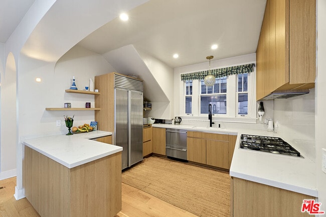 Building Photo - 34 Park Ave