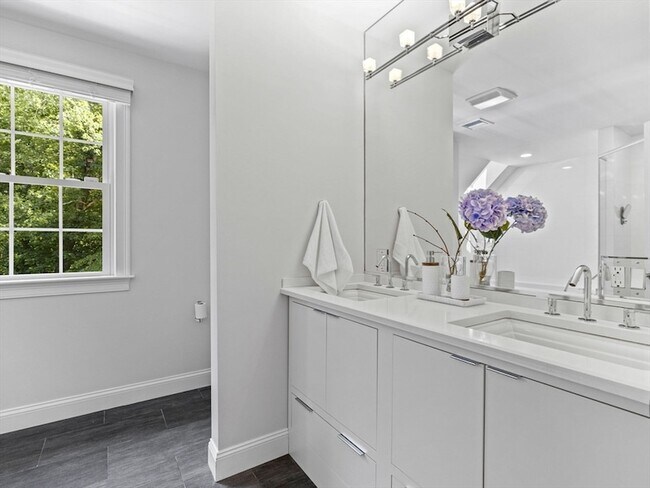 Building Photo - 93 W Goulding St