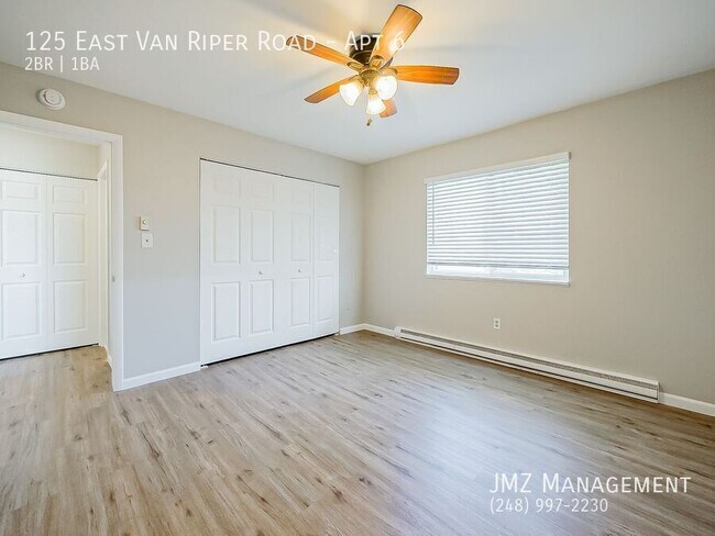 Building Photo - 125 E Van Riper Rd