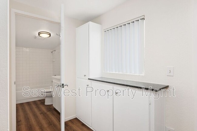 Building Photo - 2409 Newcastle