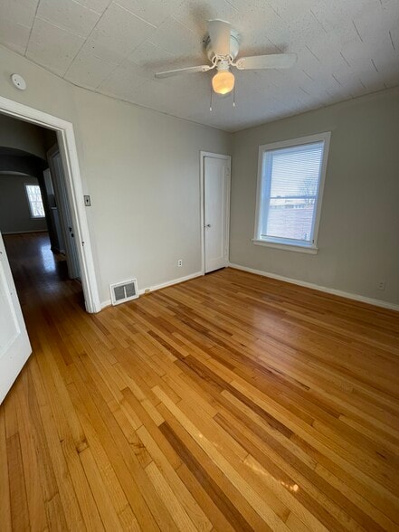 Building Photo - 4960 Fyler Ave