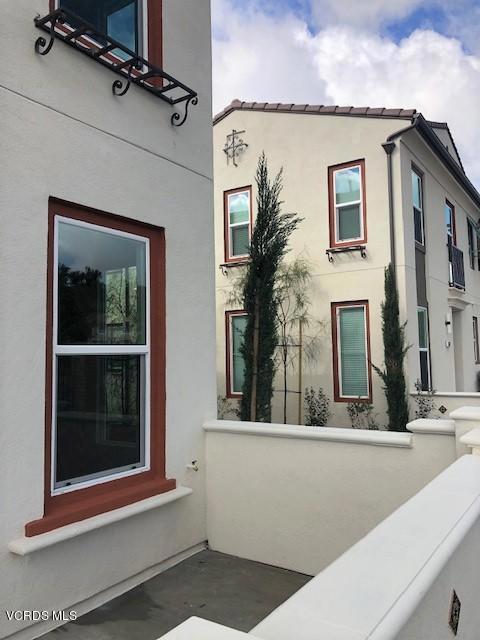 Building Photo - 356 Solares St