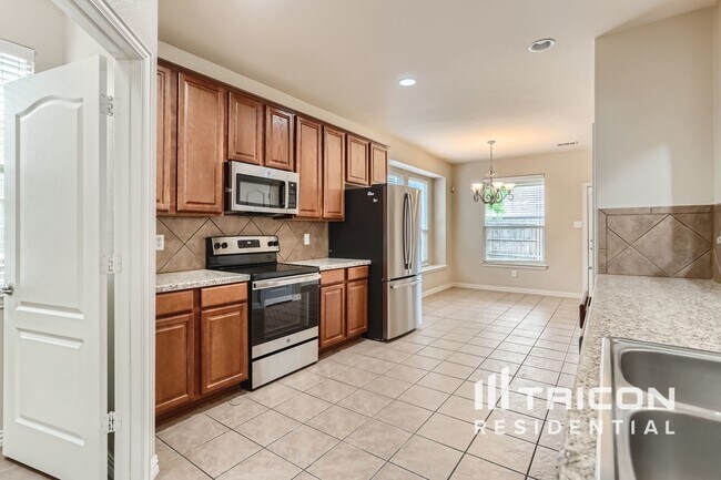 Building Photo - 15904 Alvarado Dr