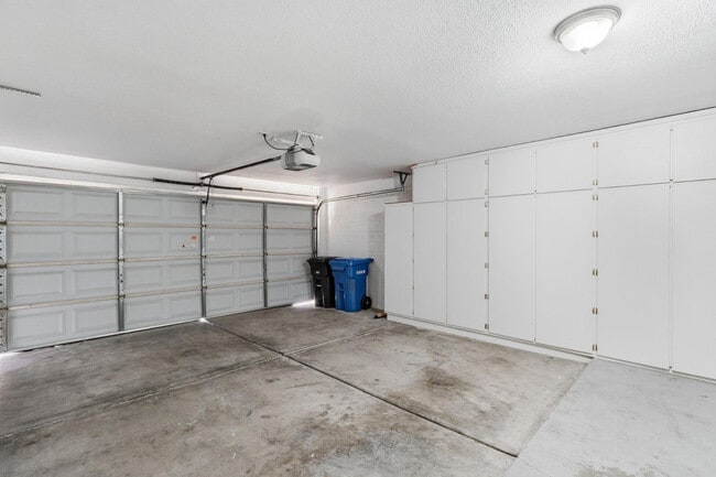 Building Photo - 715 W Boxelder Pl