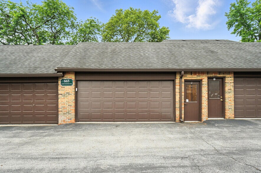 Building Photo - 665 Olde Towne Ave