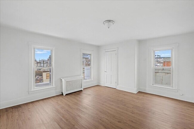 Building Photo - 206 N Broadway