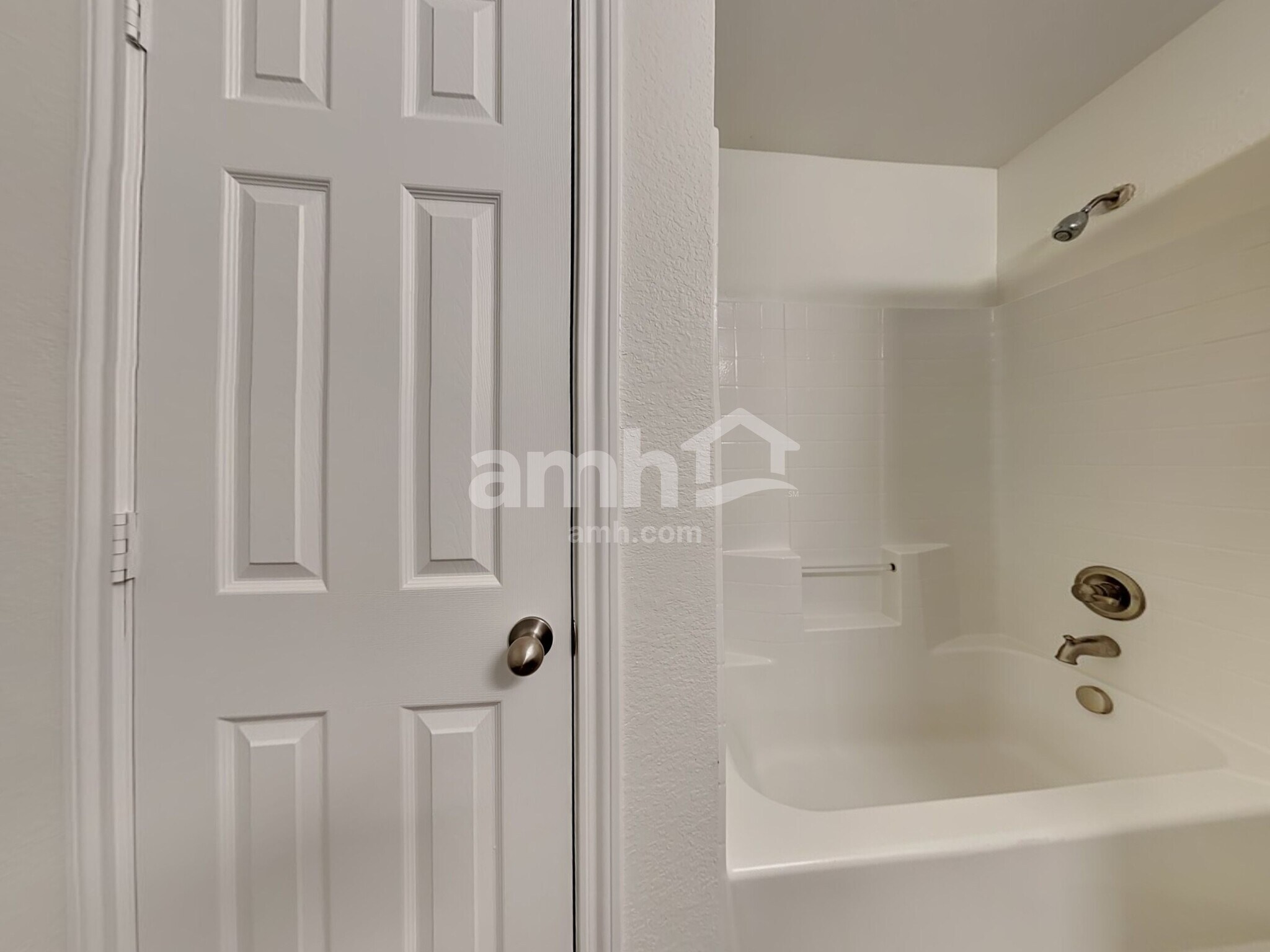 Building Photo - 1922 Cross Oaks Dr