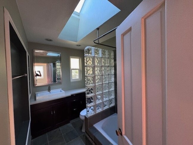 Building Photo - 3 bed/ 2 Bath House within Walking Distance to Cal Poly