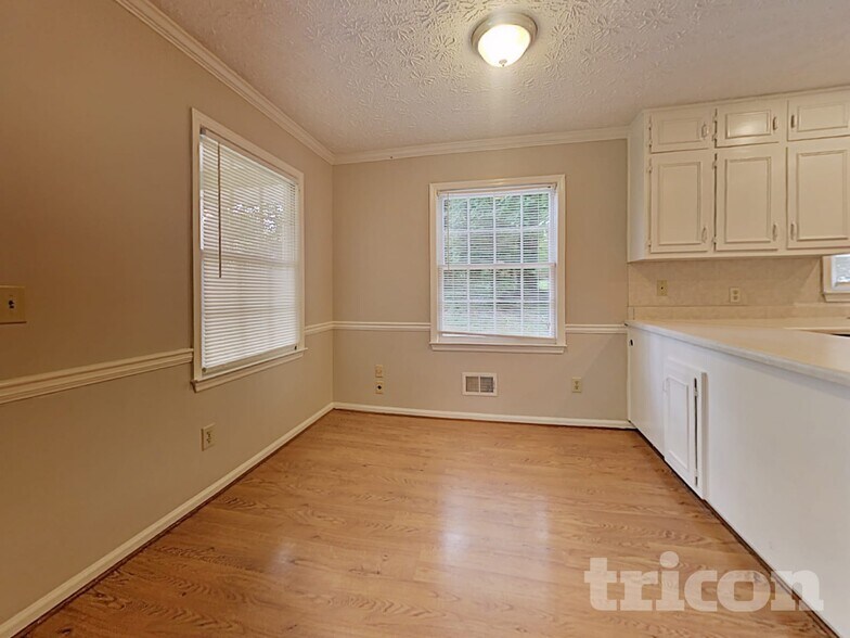 Building Photo - 1516 Maple Ridge Dr