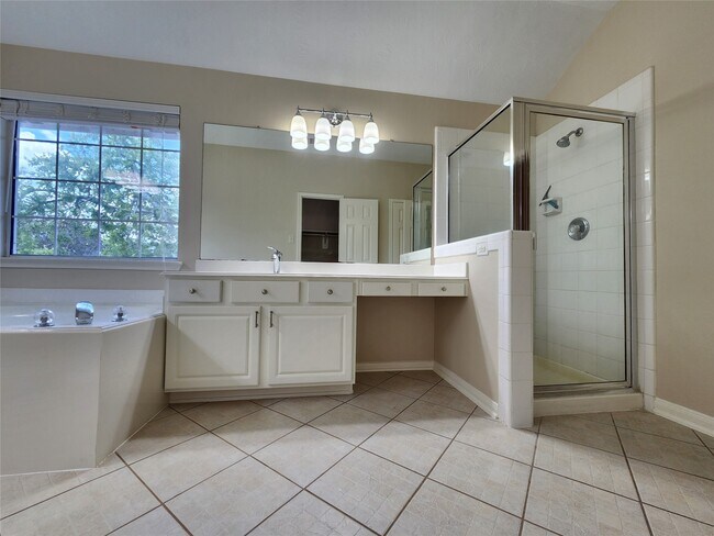 Building Photo - 1408 S Friendswood Dr