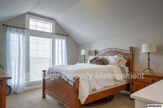 Building Photo - 3525 SE Shoreline Dr