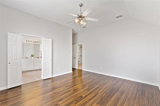 Building Photo - 2655 Lake Ridge Dr