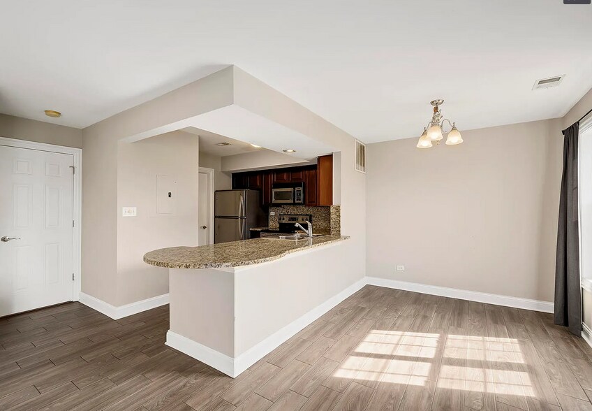 Building Photo - 11 Foxcroft Rd