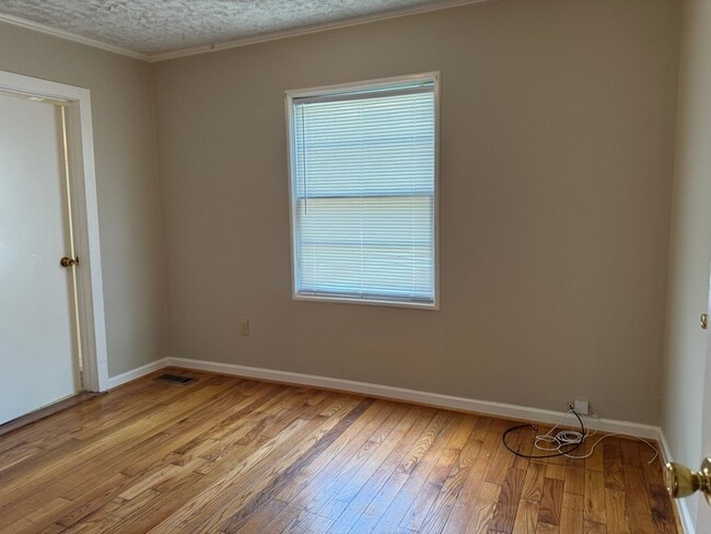 Building Photo - 1625 Pineland Ave