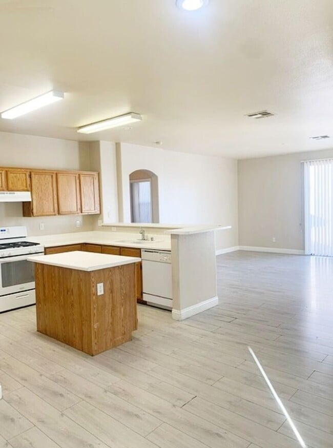 Building Photo - Single story 3 bed 2 baths property inside the gated Cactus Springs community! Home has all LVP a...