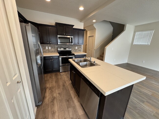 Building Photo - Beautiful Home in the Sunrise Ridge Develo...