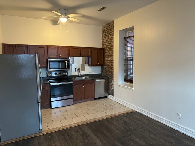 Building Photo - 2027 Russell Blvd