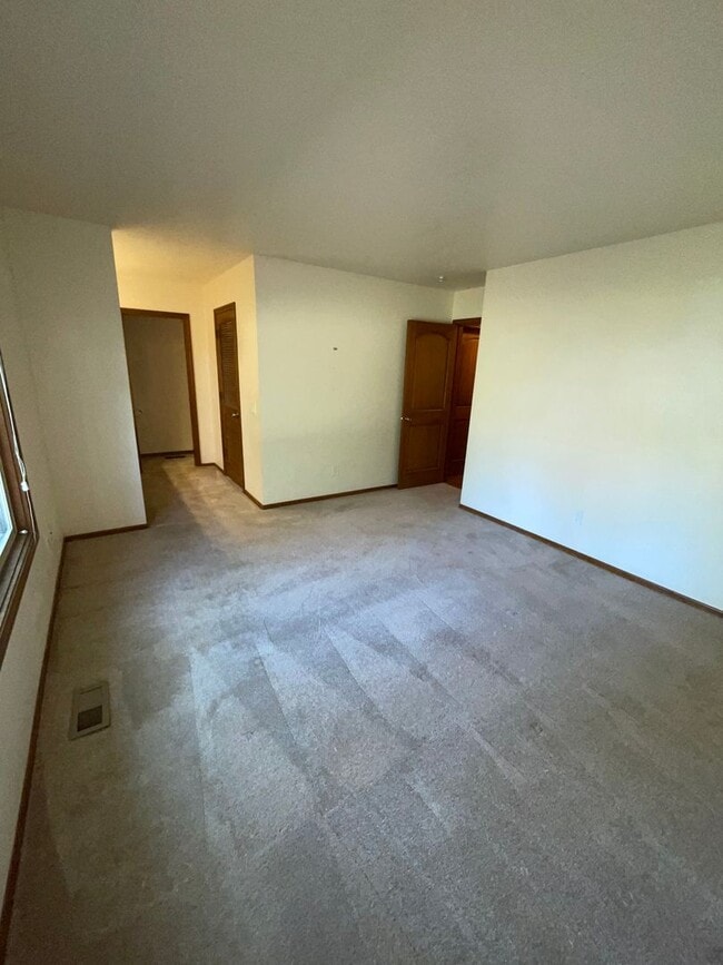 Building Photo - Cute Home with large yard in Hillsboro