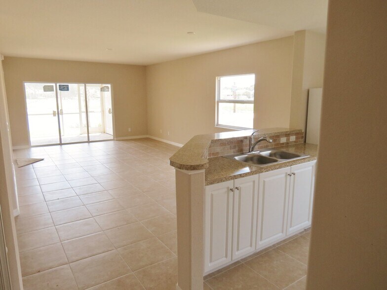 Palmesta Living Room - 27470 Palmesta Circle, Unit 30