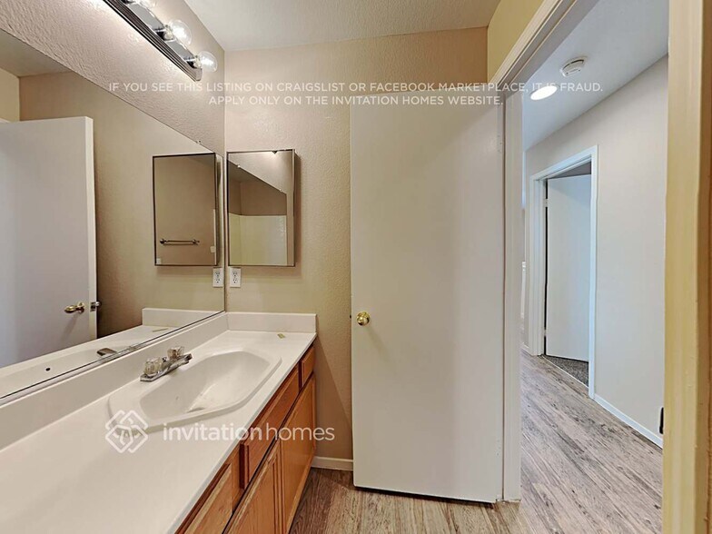 Building Photo - 6653 Maple Mesa St