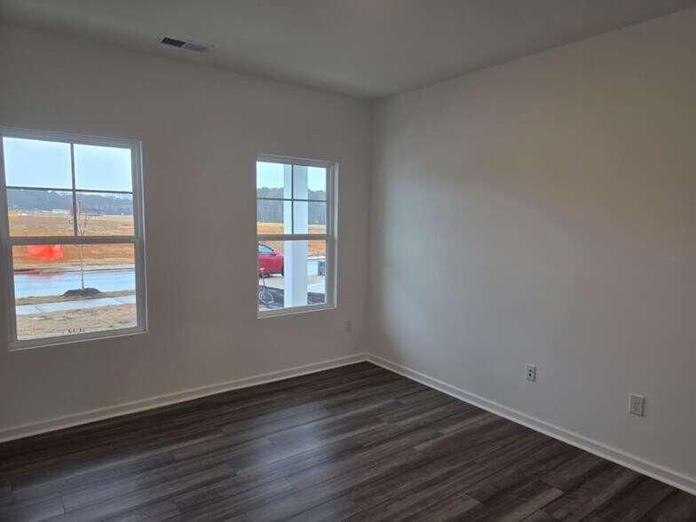 Building Photo - 528 Venetian Dr