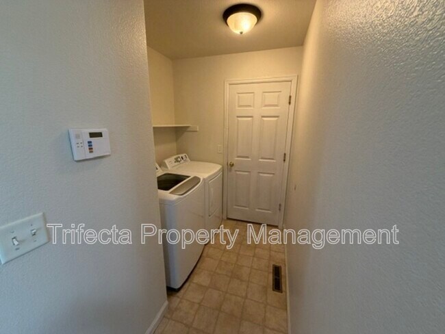 Building Photo - 3627 Glenbarr Ct