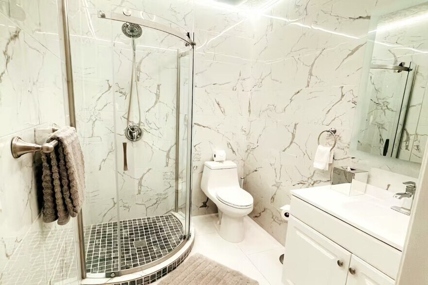 Bathroom 4A - 3160 Belcastro St
