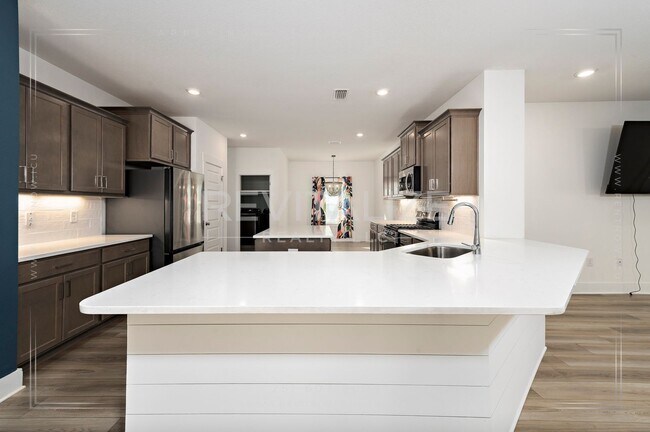 Building Photo - Charming Gold Fortified Home in Live Oak E...