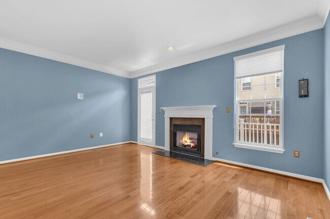 Building Photo - Dream Townhome in Kingstowne – Updated Ele...
