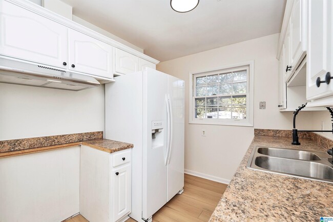 Building Photo - 2842 Brooklane Dr