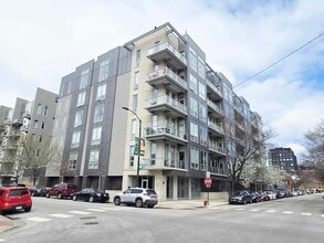 Building Photo - 1100 W Adams St