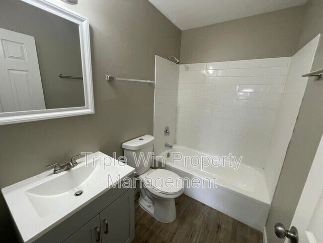 Building Photo - 1725 Orletto Way