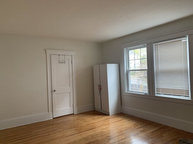 Building Photo - 31 Clyde St