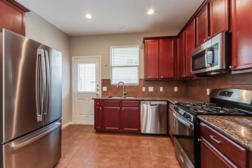 Building Photo - 17115 Amarose Dr