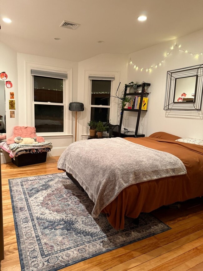 Building Photo - 96 Munroe St