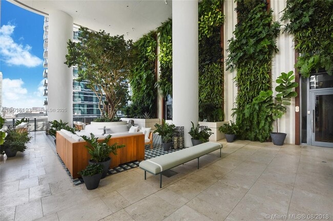 Building Photo - 801 S Miami Ave