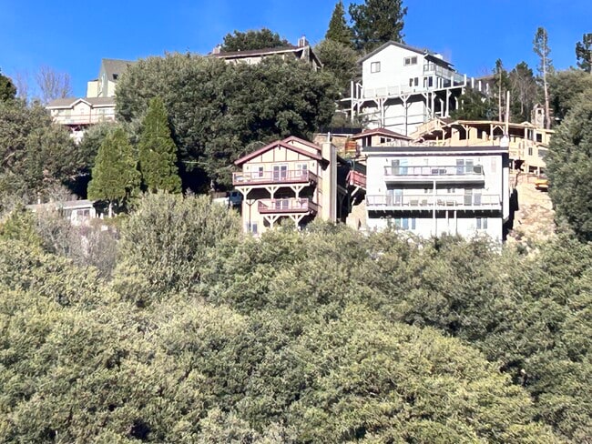 Building Photo - 262 Delle Dr