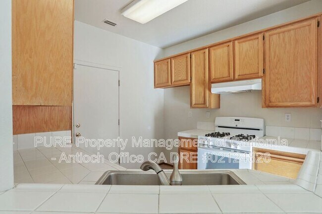 Building Photo - 1100 Twinbridge Ct