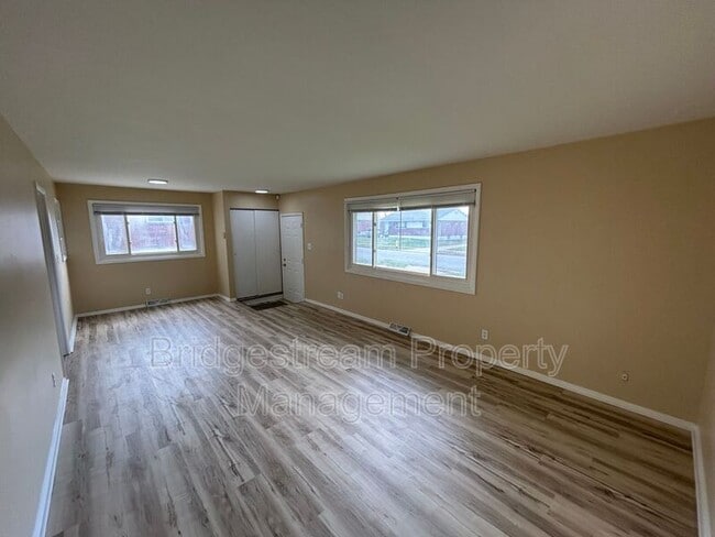 Building Photo - 22 Whispering Dr