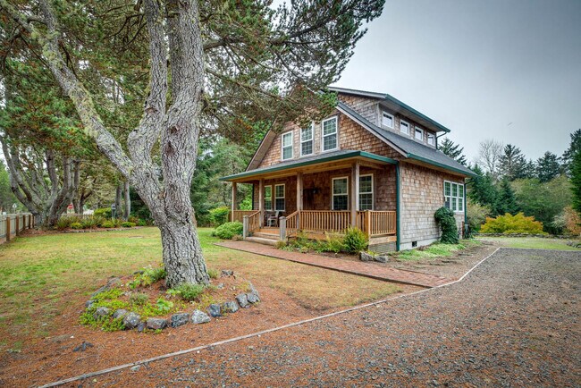 Building Photo - 33431 Douglas Dr