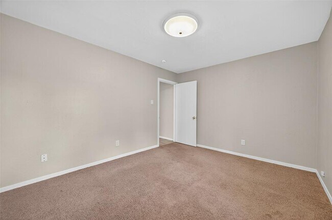 Building Photo - 5611 Carew St