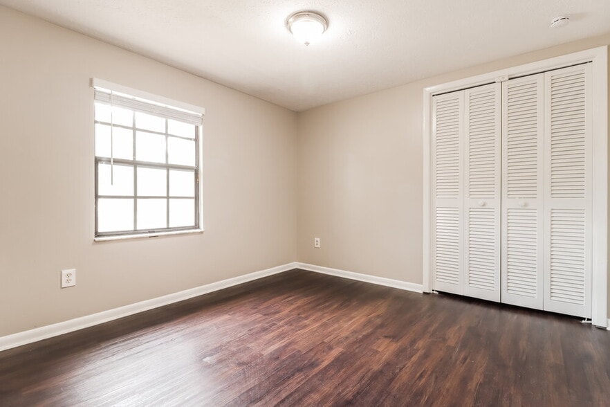 Building Photo - 15715 Country Lake Dr