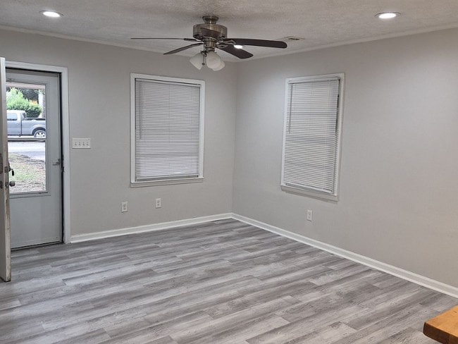 Building Photo - 126 Woodward Ct