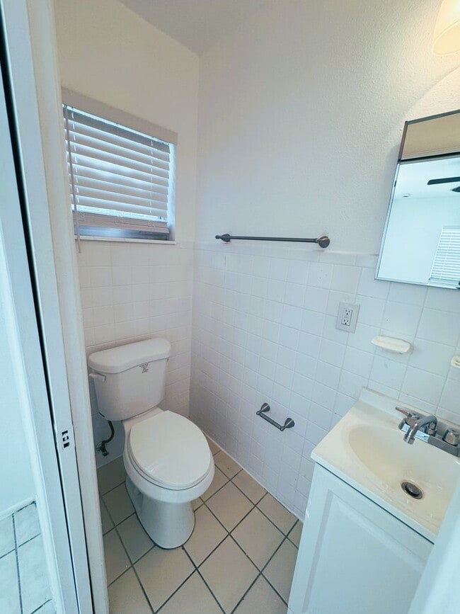 Building Photo - For Rent Beautiful 4-Bedroom Home with Bon...